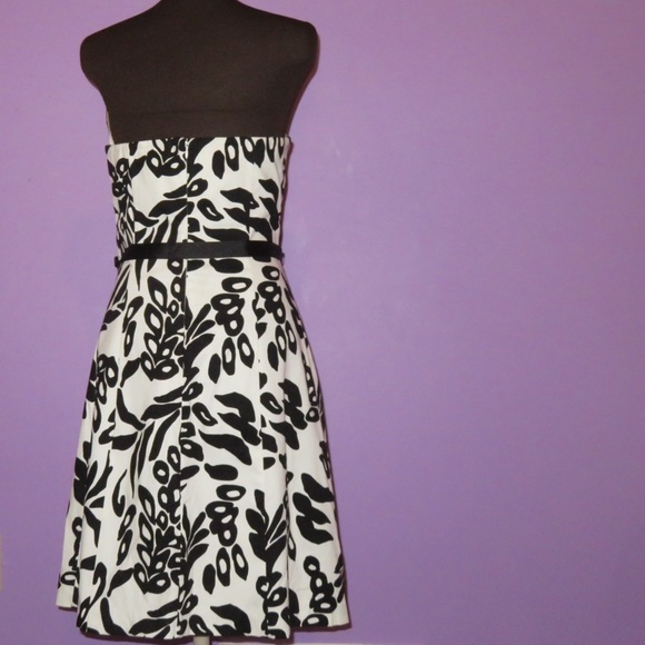 ✨ White House Black Market ✨ strapless dress - Picture 8 of 8